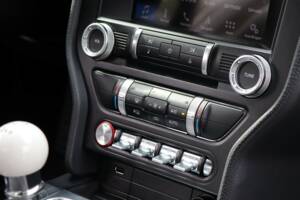 Immagine 36/50 di Ford Mustang GT 5.0 V8 Fastback (2019)