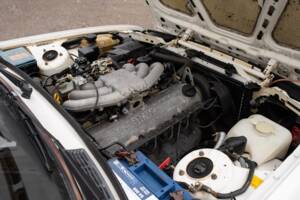Image 44/50 of BMW 320i (1987)