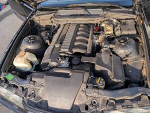 Immagine 55/72 di BMW 328i (1996)