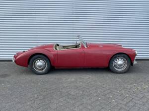 Image 5/8 of MG MGA 1600 (1961)