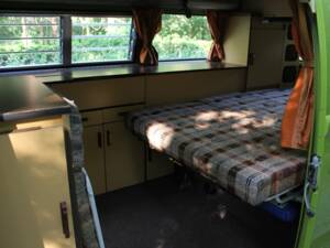 Image 14/17 de Volkswagen T2 Combi (1979)