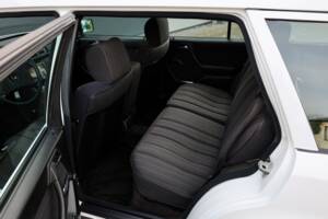 Immagine 9/18 di Mercedes-Benz 200 TE (1989)