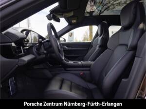 Image 16/36 of Porsche Taycan 4S Sport Turismo (2026)