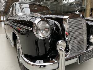 Image 8/38 of Mercedes-Benz 220 S (1959)