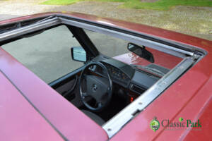 Immagine 28/49 di Mercedes-Benz 230 GE (SWB) (1993)