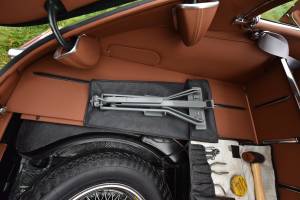 Image 17/50 de Jaguar Type E 4.2 (1965)