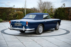 Image 5/14 of Aston Martin DB 4 Convertible (1963)