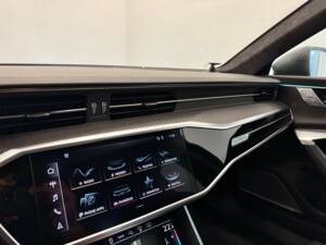 Immagine 30/31 di Audi RS6 Avant (2021)