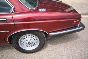 Image 43/44 of Jaguar XJ 12 (1990)