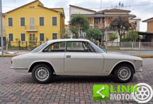 Image 6/10 of Alfa Romeo Giulia GT 1300 Junior (1972)
