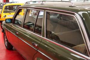 Bild 12/54 von Mercedes-Benz 250 T (1979)