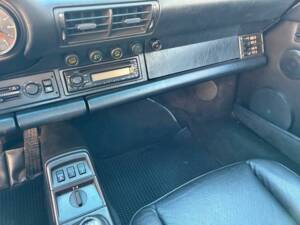 Image 28/36 de Porsche 911 Carrera 4 (1989)