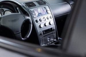 Imagen 12/31 de Aston Martin V12 Vanquish S (2006)