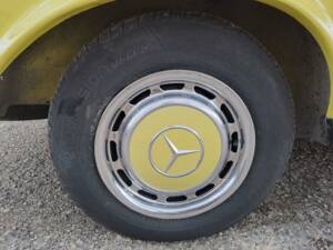 Bild 34/49 von Mercedes-Benz 200 (1979)