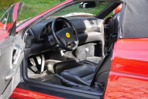 Bild 8/12 von Ferrari F 355 Spider (1997)