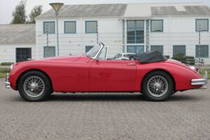 Image 2/84 of Jaguar XK 150 SE DHC (1958)