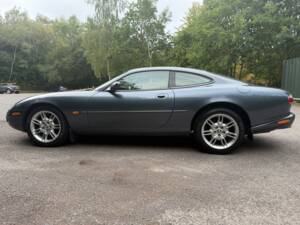 Image 6/23 of Jaguar XK8 4.0 (2001)