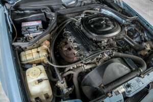 Bild 37/50 von Mercedes-Benz 230 E (1985)