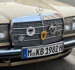 Image 21/36 of Mercedes-Benz 300 TD Turbodiesel (1982)