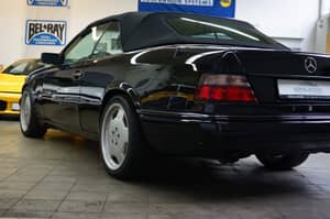 Image 30/36 of Mercedes-Benz E 320 (1995)