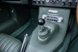 Image 29/36 de Jaguar E-Type (1967)