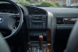 Immagine 29/44 di BMW 328i Touring (1997)