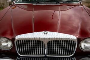 Image 15/50 of Daimler Double Six (1983)