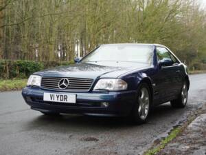 Image 22/26 of Mercedes-Benz SL 280 (1999)