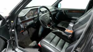 Bild 4/40 von Mercedes-Benz E 500 (1993)