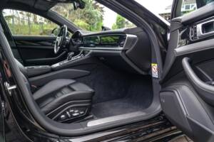 Image 9/11 of Porsche Panamera GTS (2018)
