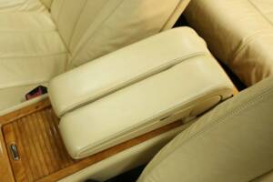 Image 22/49 de Bentley Azure (2006)