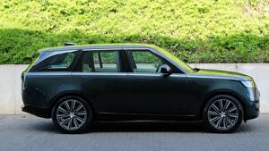 Image 5/61 of Land Rover Range Rover D350 (2025)
