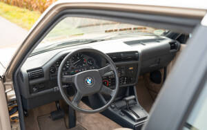 Image 54/80 of BMW 320i (1983)