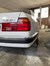 Image 13/37 of BMW 735i (1991)
