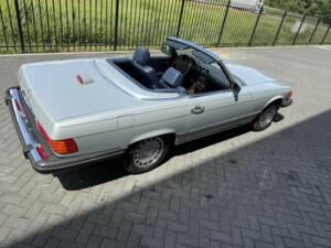 Afbeelding 5/44 van Mercedes-Benz 560 SL (1986)