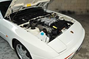 Bild 13/26 von Porsche 944 Turbo S (1988)