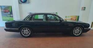Bild 2/50 von Jaguar XJ 8 Executive (1998)