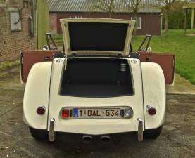 Image 22/50 of Bentley R-Type (1953)