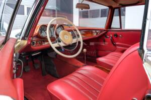 Image 16/24 de Mercedes-Benz 220 SE b (1963)