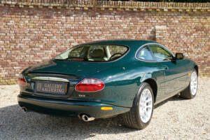 Image 48/50 of Jaguar XKR (2001)
