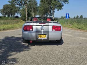 Bild 5/38 von Ford Mustang V6 (2006)
