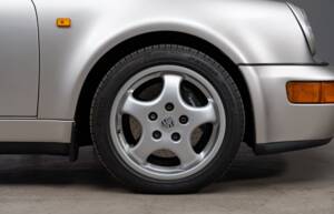 Image 17/41 de Porsche 911 Carrera 2 (1992)