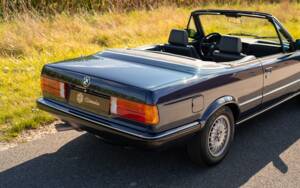 Immagine 10/35 di BMW 320i (1988)