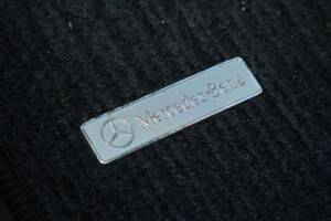 Image 44/63 of Mercedes-Benz 220 E (1993)