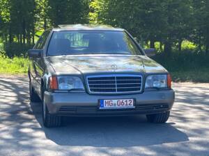 Image 4/44 of Mercedes-Benz 400 SEL (1992)