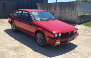 Bild 2/35 von Alfa Romeo GTV 2.0 (1981)