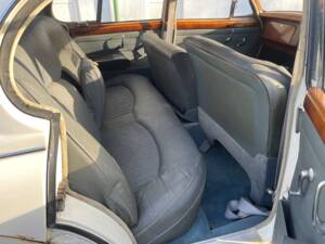 Imagen 5/9 de Daimler V8-250 (1967)