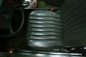 Imagen 12/50 de Mercedes-Benz 380 SL (1984)