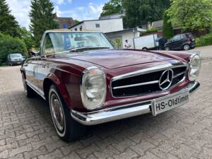 Image 34/40 de Mercedes-Benz 280 SL (1968)