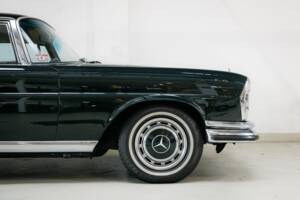 Image 22/32 of Mercedes-Benz 280 SE 3,5 (1971)